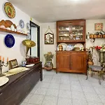 3 Bedroom Cozy In Lumarzo Casa de Férias *