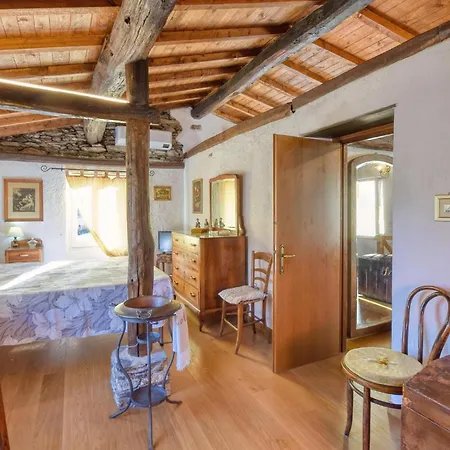 3 Bedroom In Lumarzo