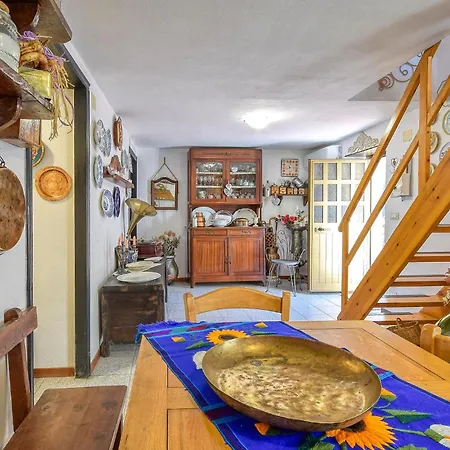 3 Bedroom In Lumarzo Pannesi