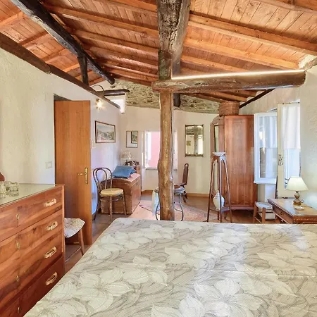 Dom wakacyjny 3 Bedroom Cozy In Lumarzo Pannesi